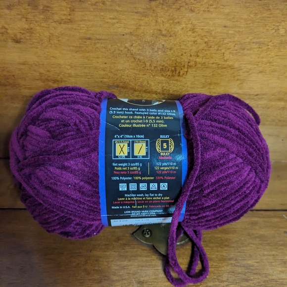 Lion Suede Yarn Fuchsia Lot#: 0111H - Picture 3 of 4